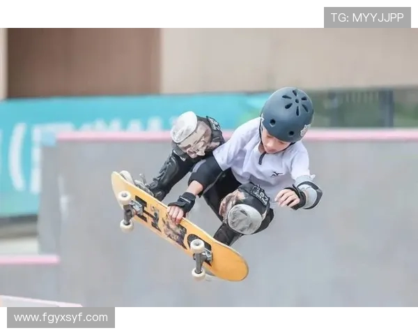 深圳滑板队与成都滑板队赛后复盘分析比赛节奏与战术对比