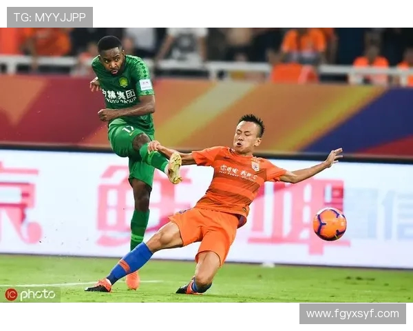 国安与鲁能激战22轮赛场争夺胜利荣耀的精彩对决